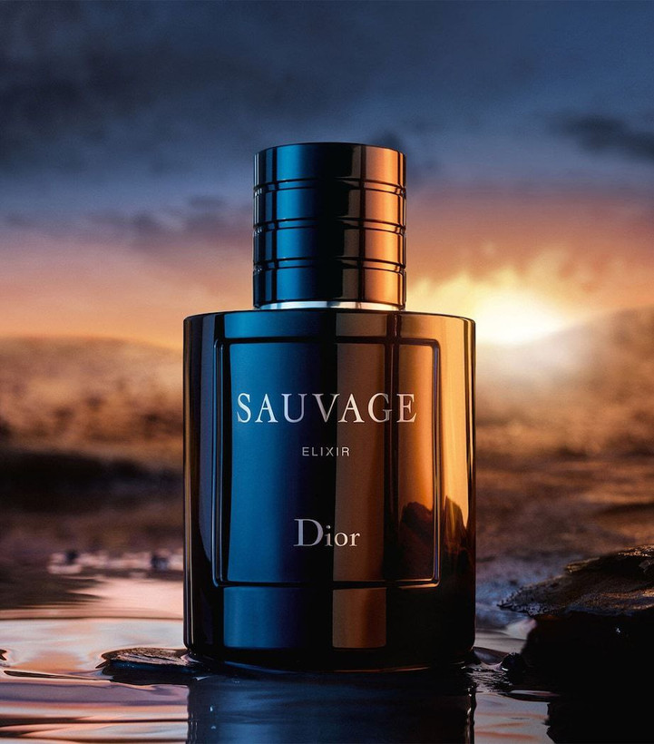 عطر دیور ساواج الکسیر ۶۰میل با طبع ملایم و تلخ مناسب برای آقایان