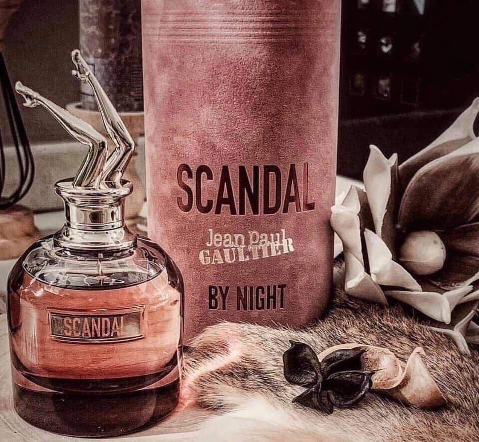 عطر ادکلن ژان پل گوتیه اسکندال بای نایت ۸۰میل با طبع شیرین مناسب برای بانوان