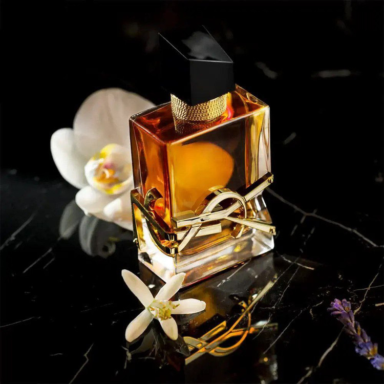 عطر ادکلن ایو سن لورن لیبر اینتنس ۹۰میل با طبع گرم مناسب برای بانوان