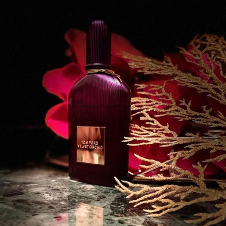 عطر تام فورد ولوت ارکید ۱۰۰میل مناسب برای بانوان با طبع گرم و شیرین